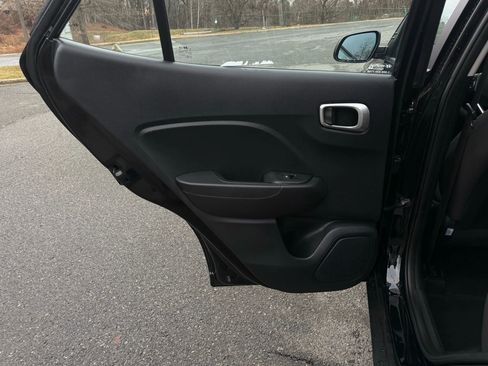 Used 2023 Hyundai Venue SE w/ Cargo Package image 19