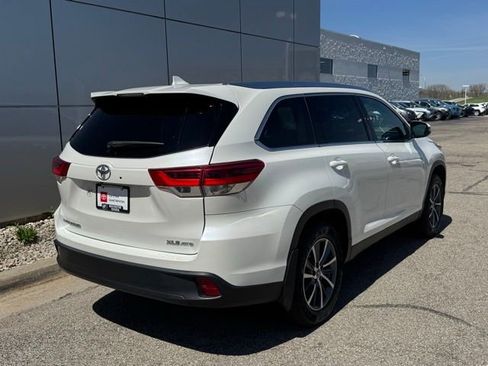 Certified 2019 Toyota Highlander XLE AWD/4WD image 40