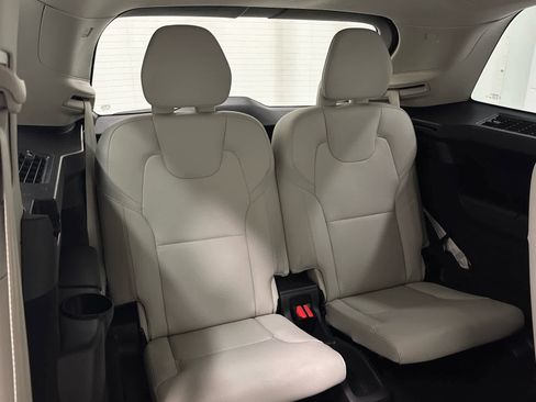 Used 2024 Volvo XC90 B5 Plus w/ Protection Package Premier image 24