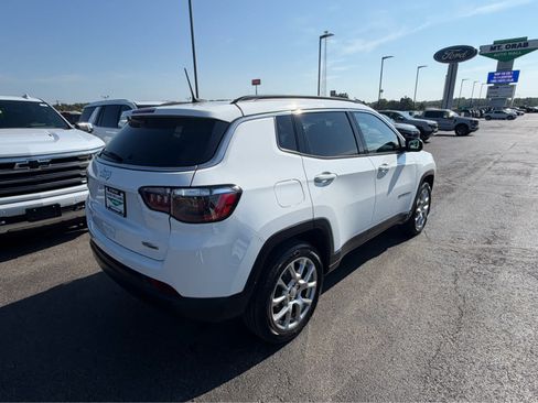 Used 2023 Jeep Compass Latitude AWD/4WD image 4