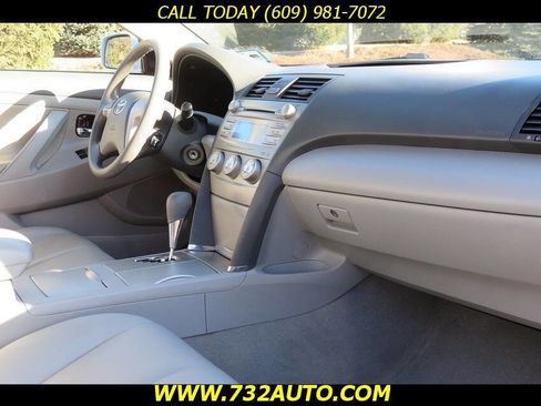 Used 2011 Toyota Camry LE image 6