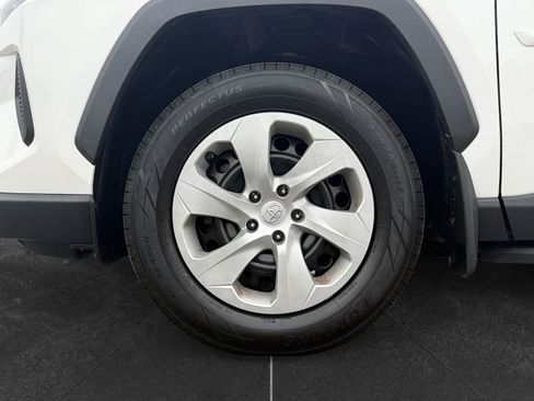 Used 2019 Toyota RAV4 LE image 9