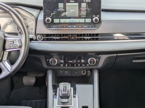 Used 2024 Mitsubishi Outlander SE image 17