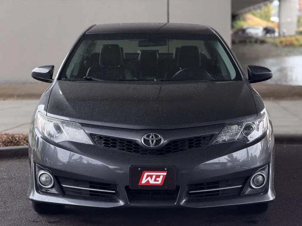 Used 2012 Toyota Camry SE FWD image 3