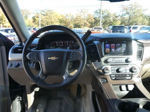 Used 2018 Chevrolet Suburban LT image 14