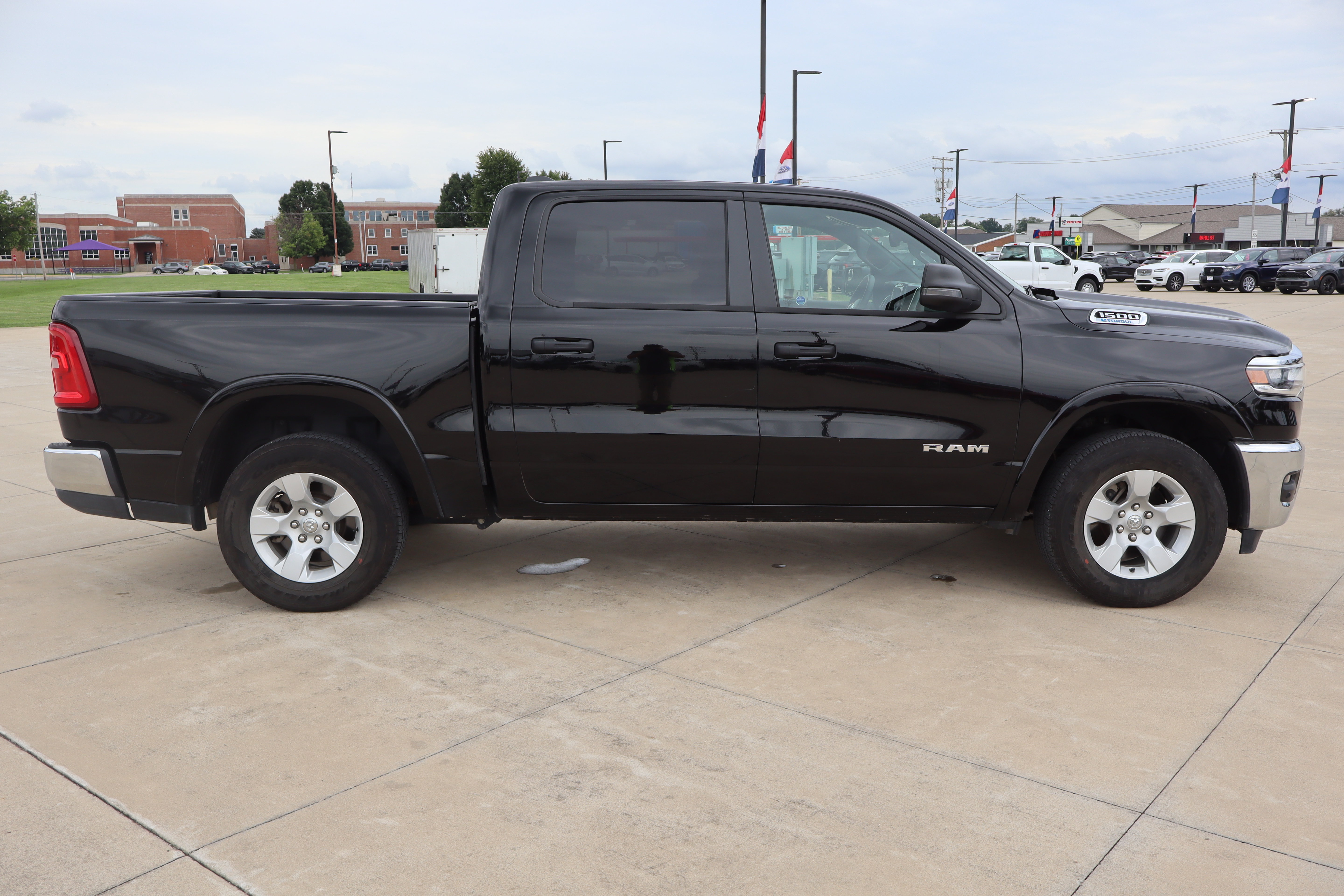Used 2025 RAM 1500 Big Horn AWD/4WD image 4