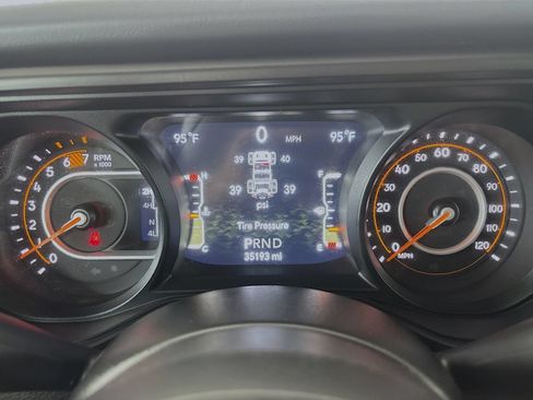 Used 2025 Jeep Wrangler Unlimited Rubicon AWD/4WD image 12