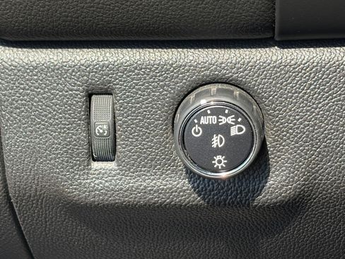 Used 2016 GMC Canyon SLE RWD image 18