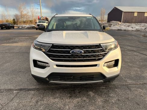 Used 2023 Ford Explorer XLT w/ Equipment Group 202A image 8