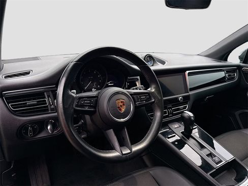 Used 2022 Porsche Macan Base image 10