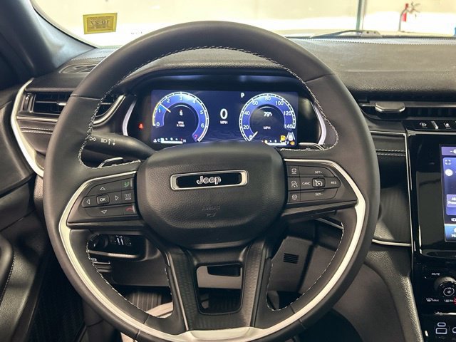 Used 2024 Jeep Grand Cherokee L Altitude AWD/4WD image 16