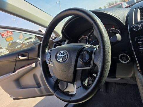Used 2014 Toyota Camry XLE image 13