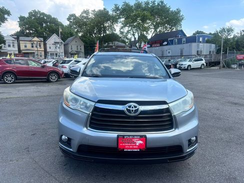 Used 2014 Toyota Highlander XLE AWD/4WD image 2