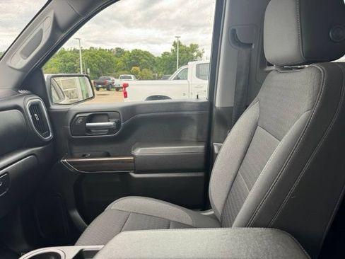 Used 2022 Chevrolet Silverado 1500 LT AWD/4WD image 18