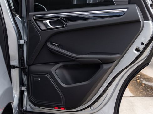 Certified 2026 Porsche Macan AWD/4WD image 37