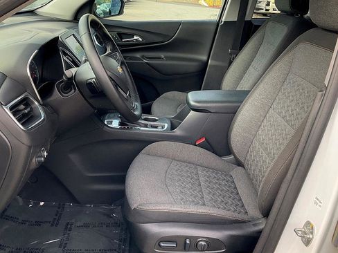 Used 2024 Chevrolet Equinox LT image 17