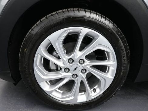New 2027 Chevrolet Bolt LT FWD image 22