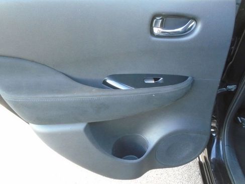 Used 2017 Nissan Leaf SV w/ Premium Package image 32