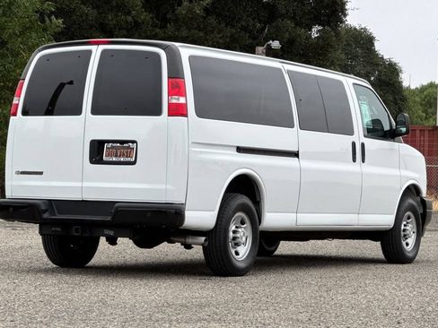 Used 2020 Chevrolet Express 3500 LS RWD image 4