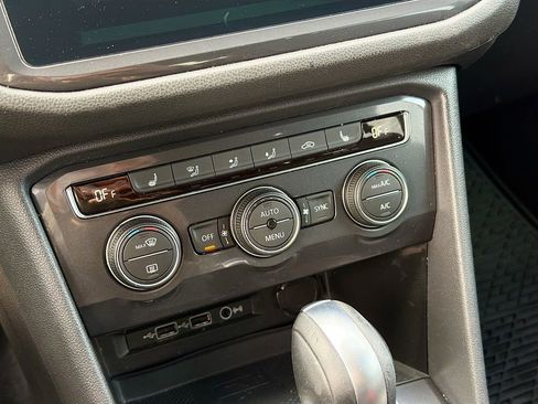 Used 2020 Volkswagen Tiguan SE R-Line image 15