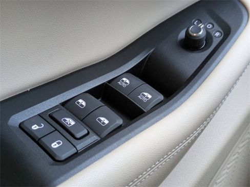 Used 2025 Jeep Grand Cherokee L Limited w/ Luxury Tech Group II image 27