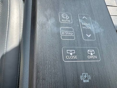 Used 2023 Nissan Ariya AWD/4WD image 14