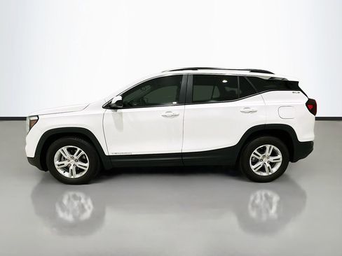 Used 2023 GMC Terrain SLE w/ Driver Convenience Package image 4