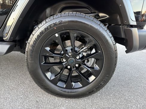 Used 2025 Jeep Wrangler Sahara image 20