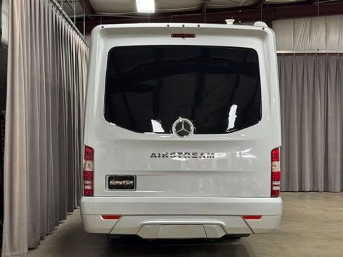 Used 2018 Mercedes-Benz Sprinter 3500 image 6