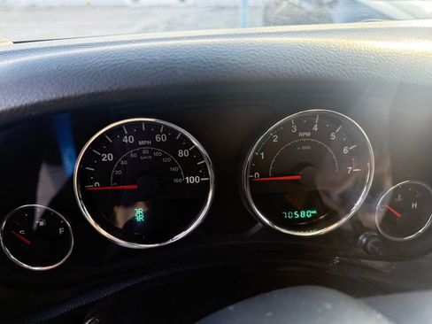 Used 2015 Jeep Wrangler Unlimited Sahara w/ Connectivity Group image 10