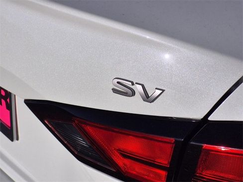 Certified 2024 Nissan Altima 2.5 SV w/ SV Premium Package image 8