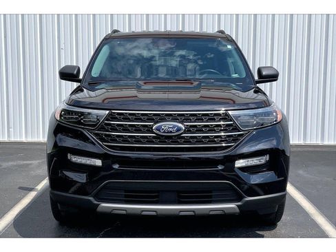 Used 2024 Ford Explorer XLT w/ Equipment Group 202A AWD/4WD image 3