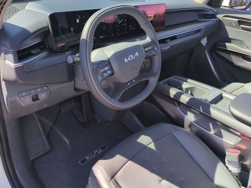 New 2026 Kia EV9 Wind image 14