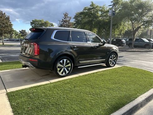 Used 2022 Kia Telluride EX w/ EX Premium Package FWD image 5