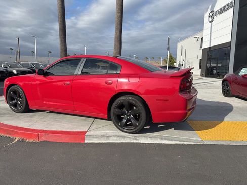 Used 2013 Dodge Charger SXT w/ Blacktop Pkg RWD image 10