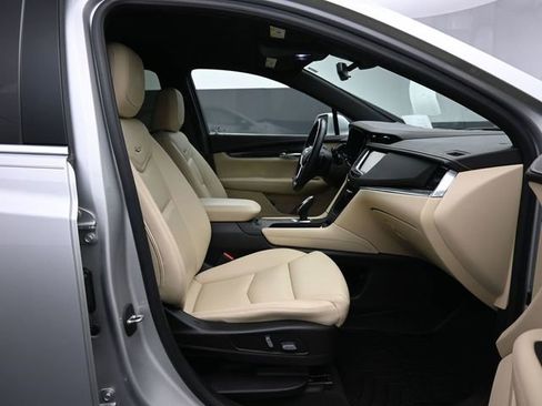 Used 2019 Cadillac XT5 AWD image 44