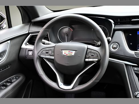 Used 2024 Cadillac XT6 Luxury w/ LPO, Floor Liner Package AWD/4WD image 18