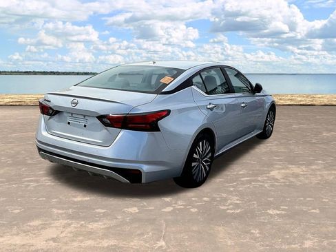 Used 2025 Nissan Altima 2.5 SV image 11