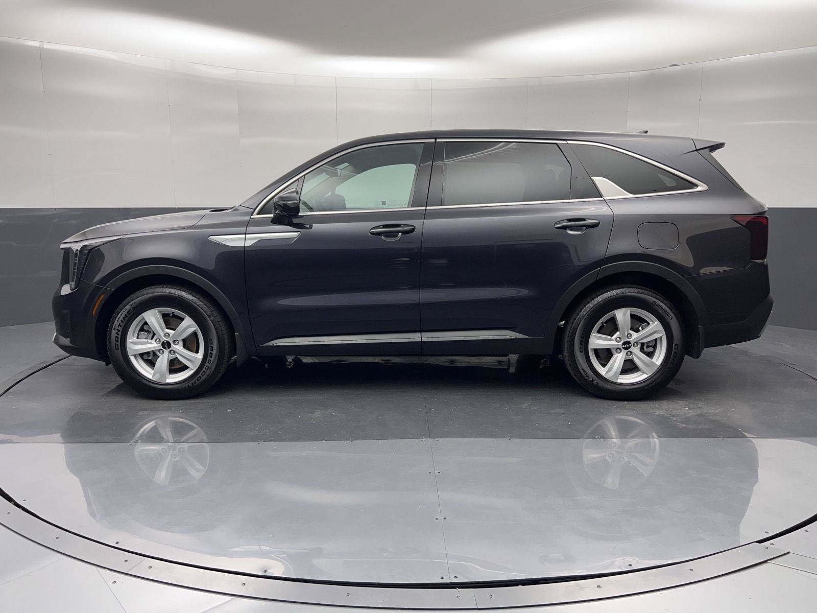 Used 2025 Kia Sorento LX FWD image 30