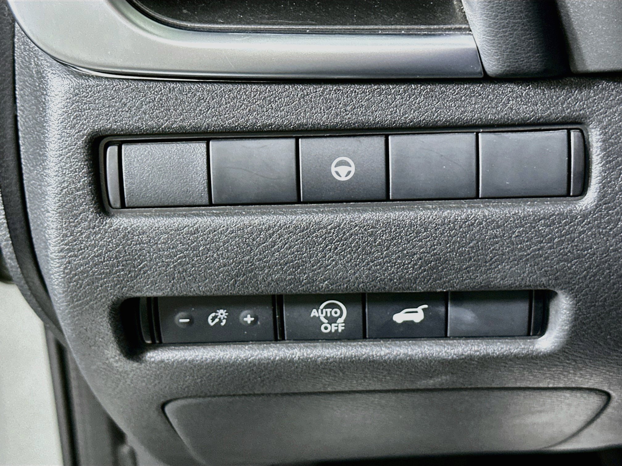 Used 2025 Nissan Rogue SV FWD image 16
