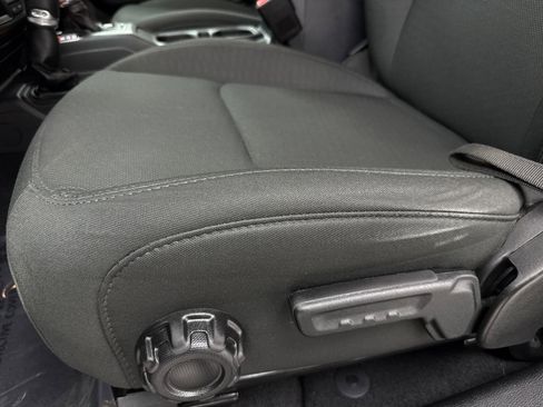 Used 2021 Jeep Wrangler Sport S image 36