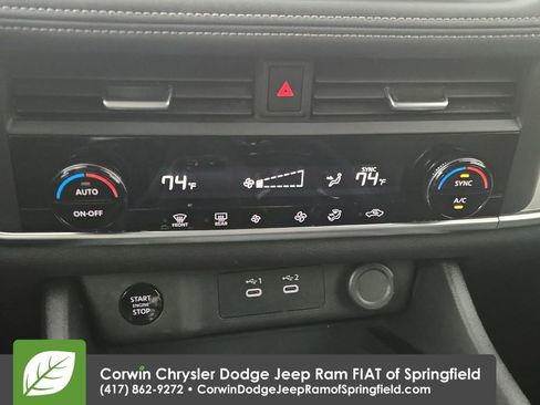 Used 2025 Nissan Rogue SV image 26