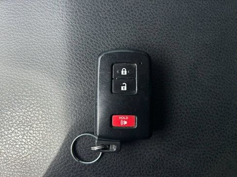 Used 2020 Toyota Tacoma TRD Off-Road w/ Technology Package AWD/4WD image 31