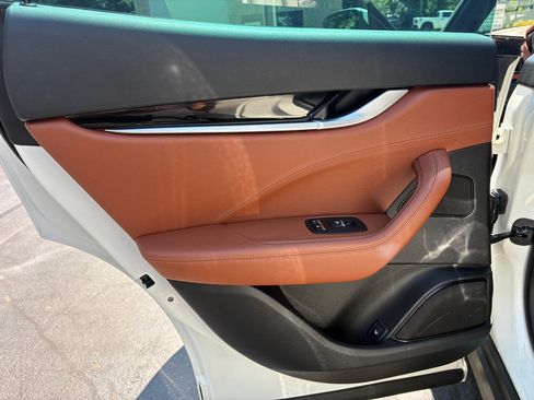 Used 2019 Maserati Levante AWD/4WD image 26