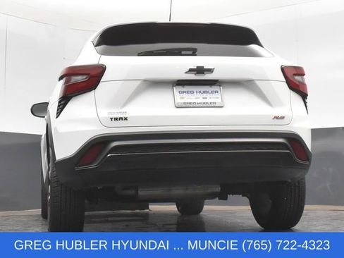 Used 2024 Chevrolet Trax RS FWD image 24