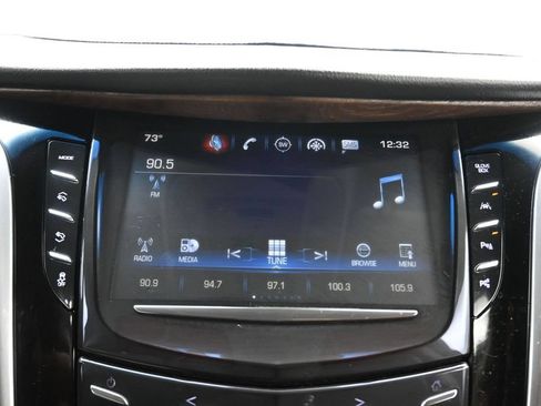 Used 2019 Cadillac Escalade ESV Luxury AWD/4WD image 17