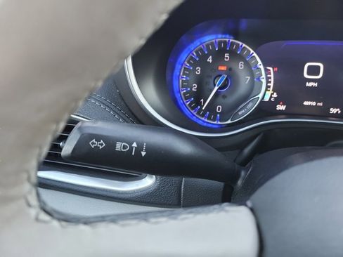 Certified 2019 Chrysler Pacifica Limited image 26