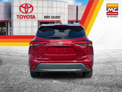 Used 2020 Toyota Highlander Limited FWD image 4