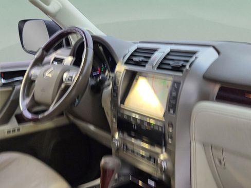 Used 2017 Lexus GX 460 Premium w/ Premium Package AWD/4WD image 27