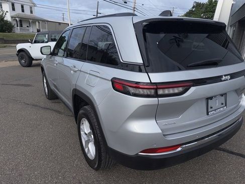 Used 2024 Jeep Grand Cherokee Laredo X w/ Trailer Tow Package image 7